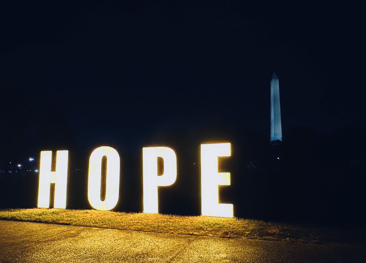 CallMeDanno_'s tweet image. #LightsofHope was a perfect way to wrap up #CancerLobbyDay seeing over 10,000 LOH representing people affected by cancer…too many. So inspired by the connections made at Capitol Hill today and feeling HOPEFUL about ending cancer as we know it FOR EVERYONE