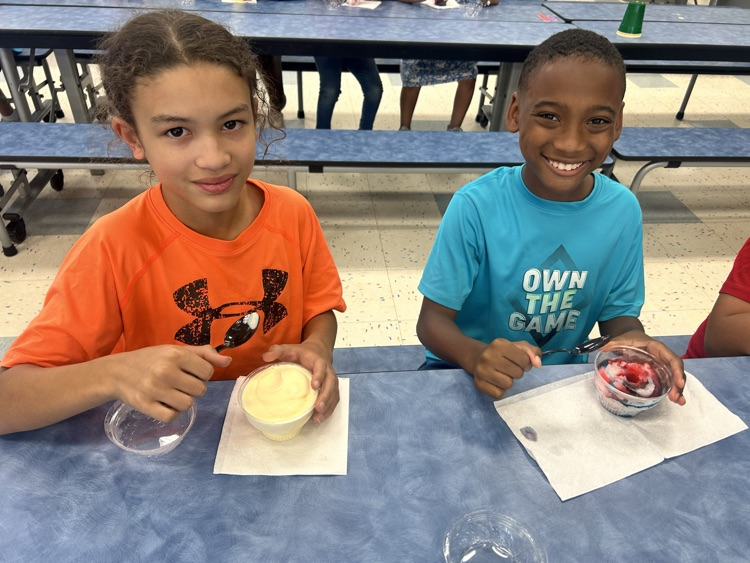Congratulations to our summer readers for participating in the #AlvinISDReads challenge! Thank you Alvin ISD and Rollie's Frozen Custard for helping us celebrate!