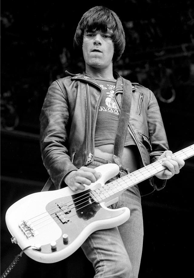 PunkRockStory's tweet image. In memory of Douglas Glenn Colvin aka Dee Dee Ramone, founding member, songwriter, bassist and occasional lead vocalist for the punk rock band Ramones, born on this day in 1951, Fort Lee, Virginia, U.S

#punk #punks #punkrock #deedeeramone #ramones #history #punkrockhistory #otd