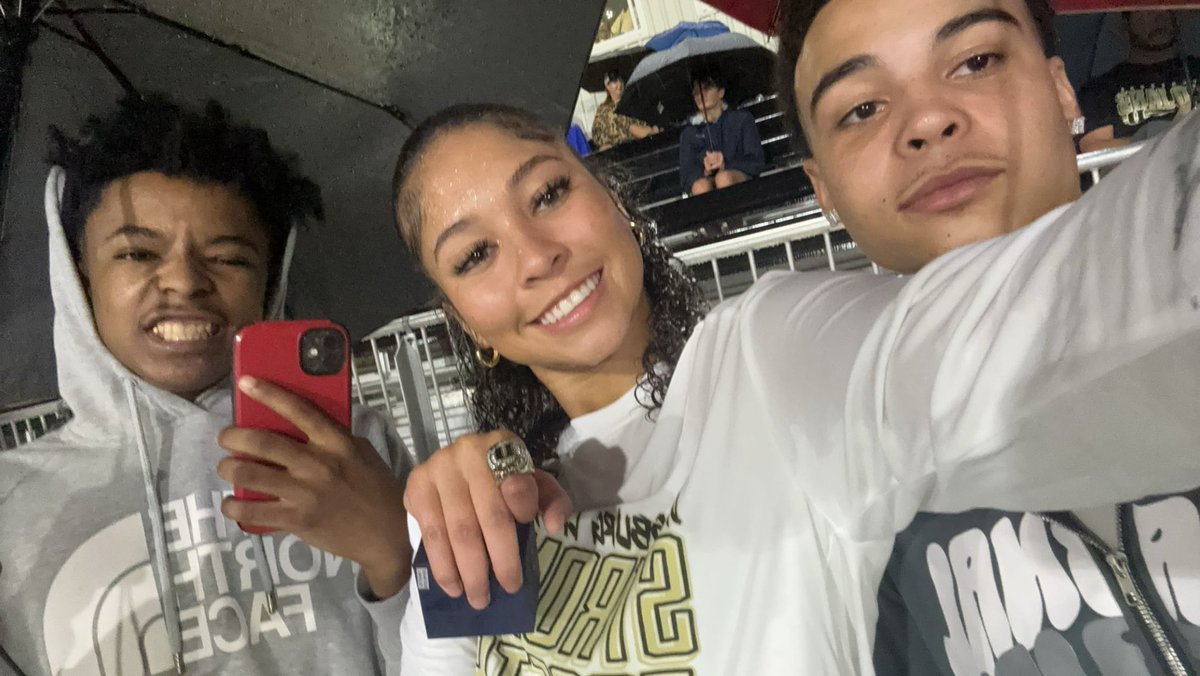 finally got the rings we deserved 🩷🩷