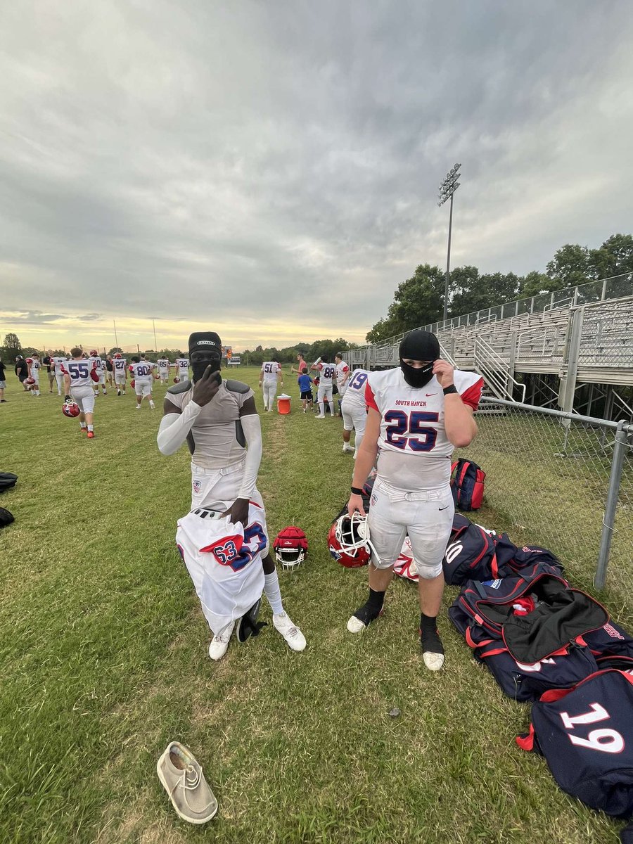 Blessed to receive my first offer from Minnesota North Vermilion College 🙏🏽#AGTG #firstofmany  <a href="/1CoachCollins/">Matthew Collins</a> <a href="/johnson_three/">Tyree Johnson</a> 
<a href="/coachbusby22/">Coach Busby</a>