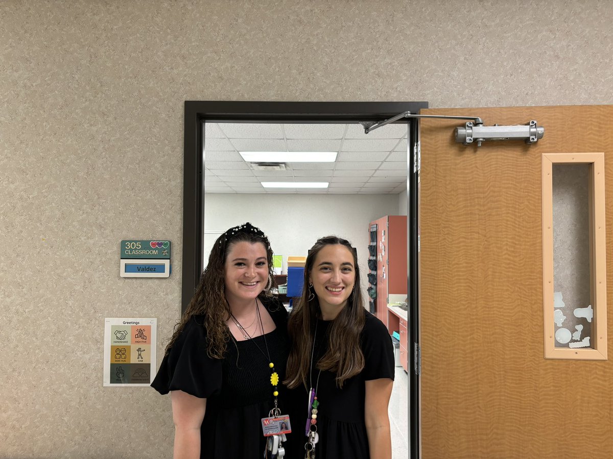 When the teacher and student teacher dress the same for Open House- it’s a match🙌 <a href="/teachwithnicole/">Nicole Valdez</a> #AldineImpact <a href="/mbridges704/">Meirha Bridges-ROBERTS, M.Ed.</a> <a href="/AureliaAxs035/">Dr. Aurelia Fernandez</a>
