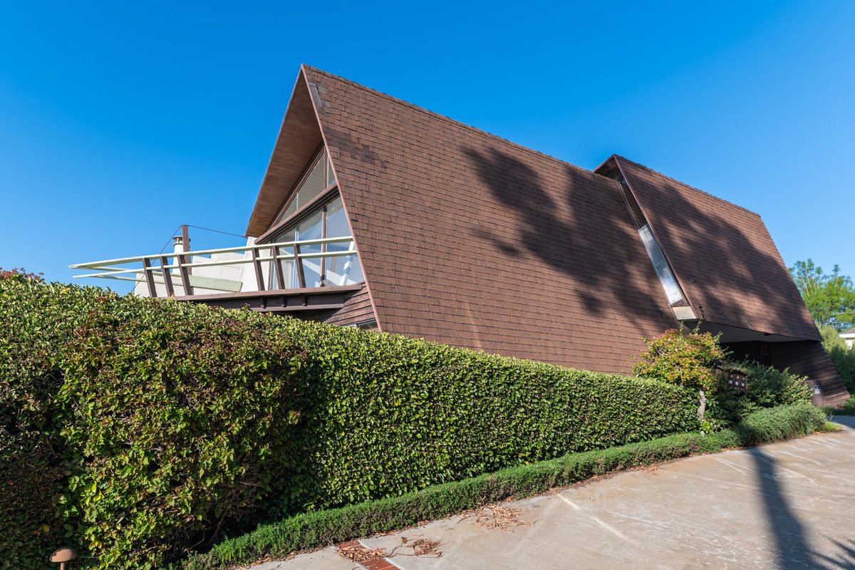 Stunning view from this Laguna Beach home we are remodeling. Check out the 180-degree view.

#designbuild #lagunabeach #orangecounty #dreamhome