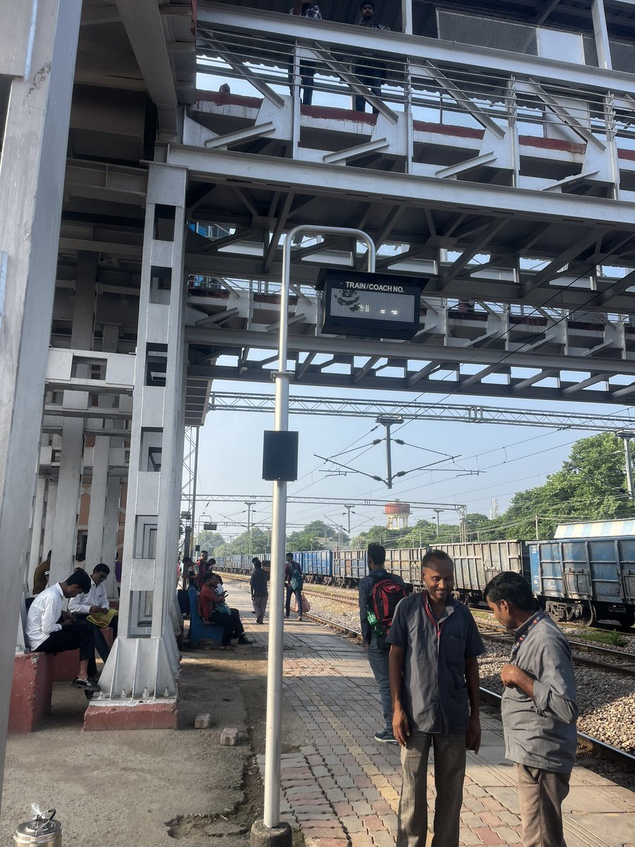 sbasbasba31's tweet photo. @RailMadad @drm_lko  there are no display Any train and coach numbers at Sultanpur JN.Very  bed experience My pnr no is -6741762147
        Mo no-8320068600 https://t.co/J1KazuJTyh