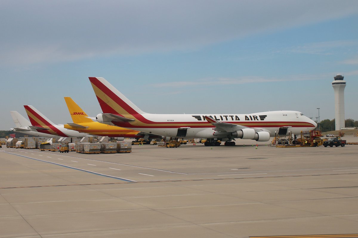 thegreatzo's tweet photo. Planespotting today at CVG.

* DHL / Polar Air Cargo Boeing 777F
* Breeze E190
* Kalitta Air 747-F
* ABX Air 767-300 https://t.co/FvMXyX33ya
