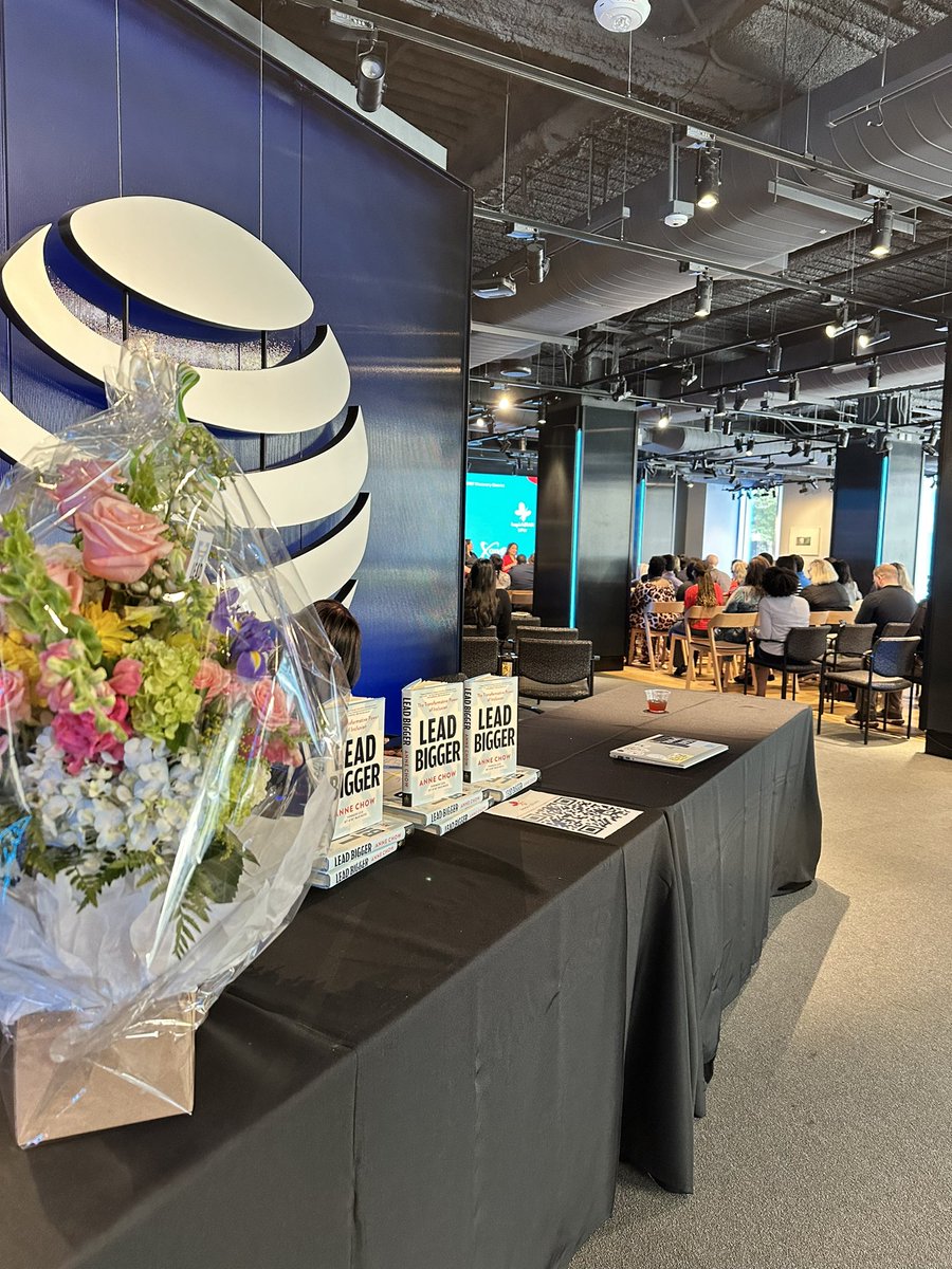 02Tyang's tweet photo. Incredible event with @TheAnneChow, thanks to AT&T's ERGs. Gained great insights and scored a signed copy of *Lead Bigger*! Don't miss out on this must-read. 📚✨
#Leadership #LeadBigger #ERGs #ATT #LifeAtATT https://t.co/IMncBxIqht