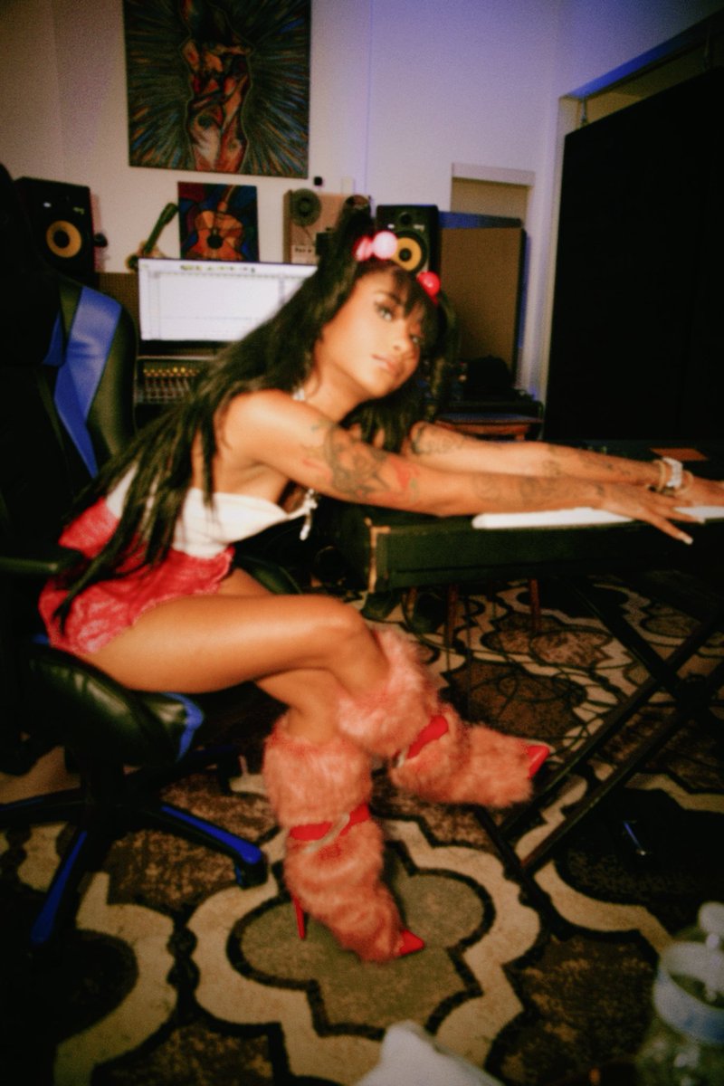 Mingluanli's tweet photo. “Do it again” remix? #TheREBRAND with @rakeem.love   FT @ynwbslime4l 
Produced by @musicbydreknight
Engineer @robierowland https://t.co/AVwMbRGKGO