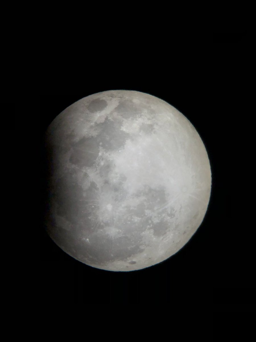 Obsvignotte's tweet photo. #astronomieaudobson #EclipseLunar En direct de l’éclipse ! 🤩🌖 https://t.co/uV4mMURSqP