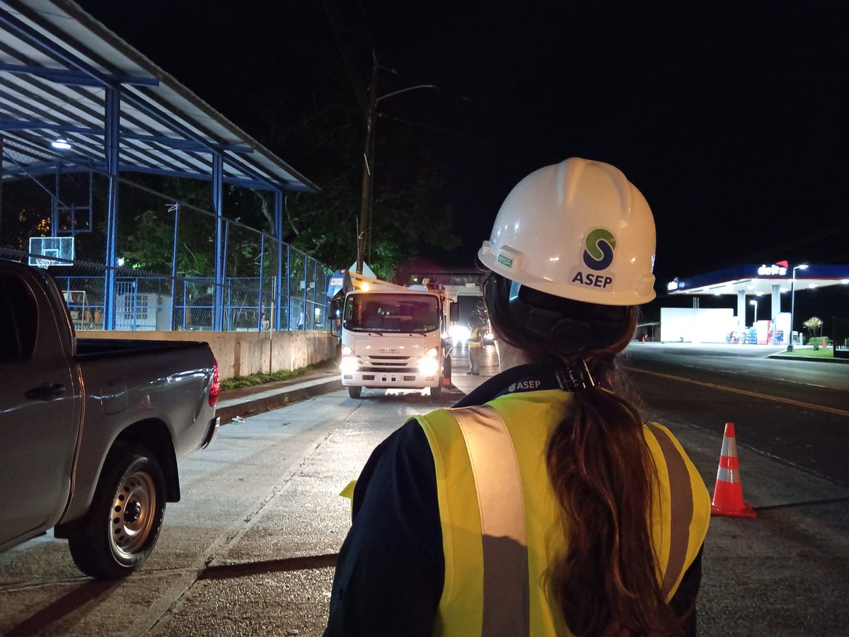 Por un alumbrado público de calidad,  la #ASEPTransformandoSP💡se trasladó a #Capira en inspección de cambio de  luminarias y trabajos de mantenimiento para el cumplimiento de la normativa vigente