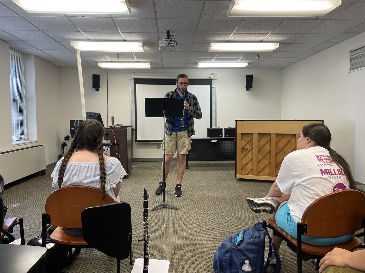 millikinclar's tweet photo. Lots of big performances coming up this semester! Today’s studio class featured performances of Paul Reade’s Suite from the Victorian Kitchen Garden, Oscar Navarro’s Concerto II and Olivier Messiaen’s Abyss of the Birds

#MakeItMillikin #millikinclarinet https://t.co/XdVkOm2iys