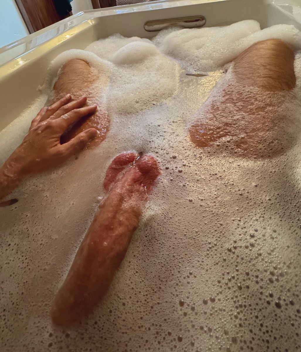 Join me in bath? 🛁