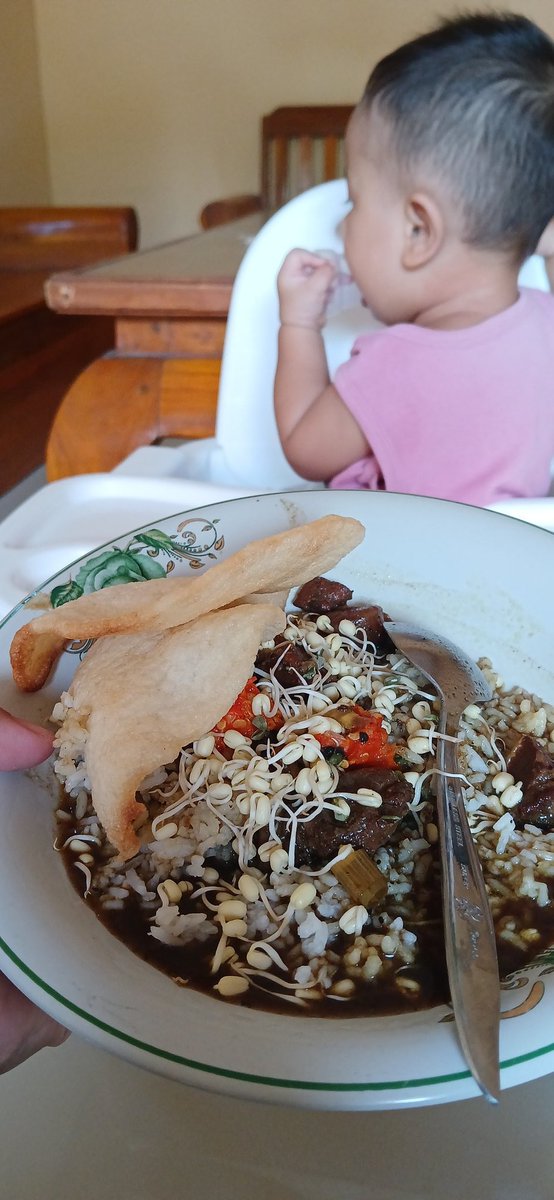 gitawnur's tweet image. Rawon dengan kuah yg banjir 🥰