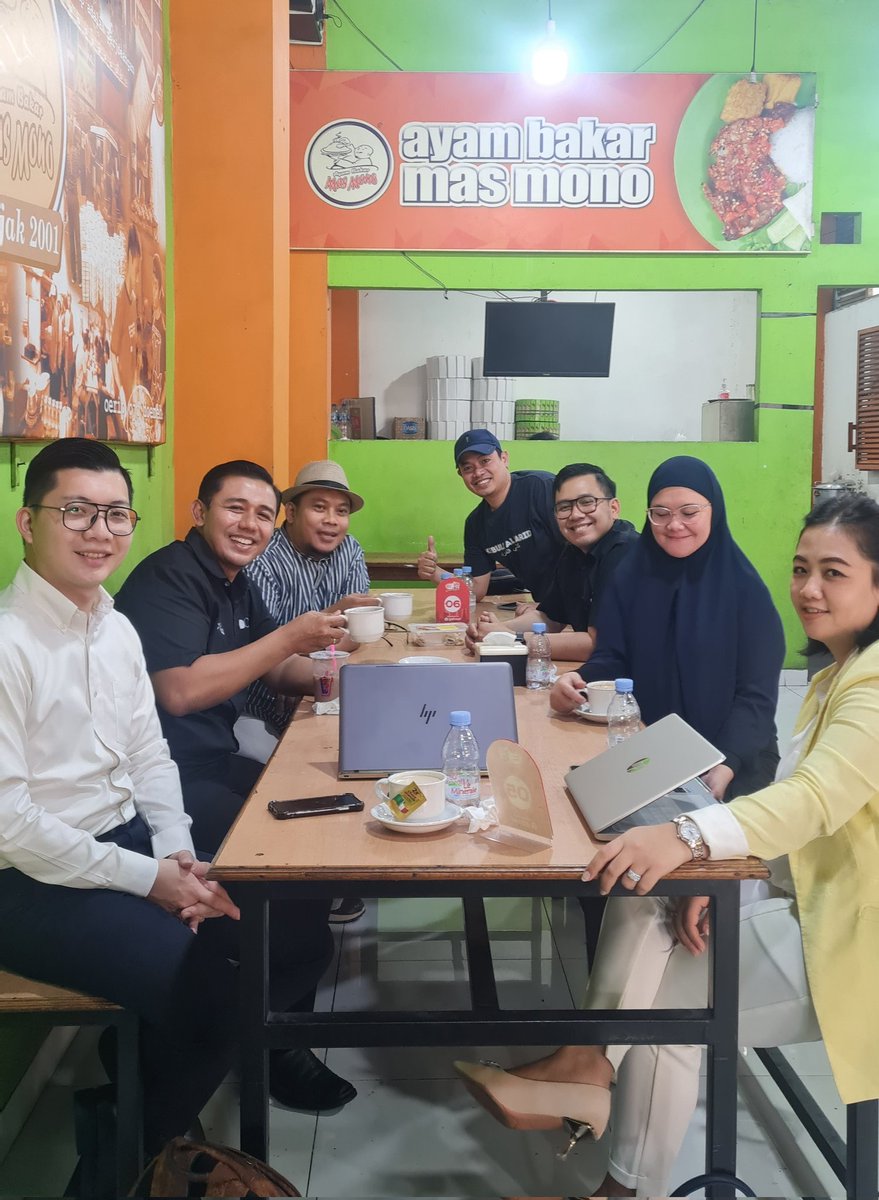 Yo kadang meeting juga biar eksis kayak status orang orang. 

Ngono Luuur !!!! 🔥