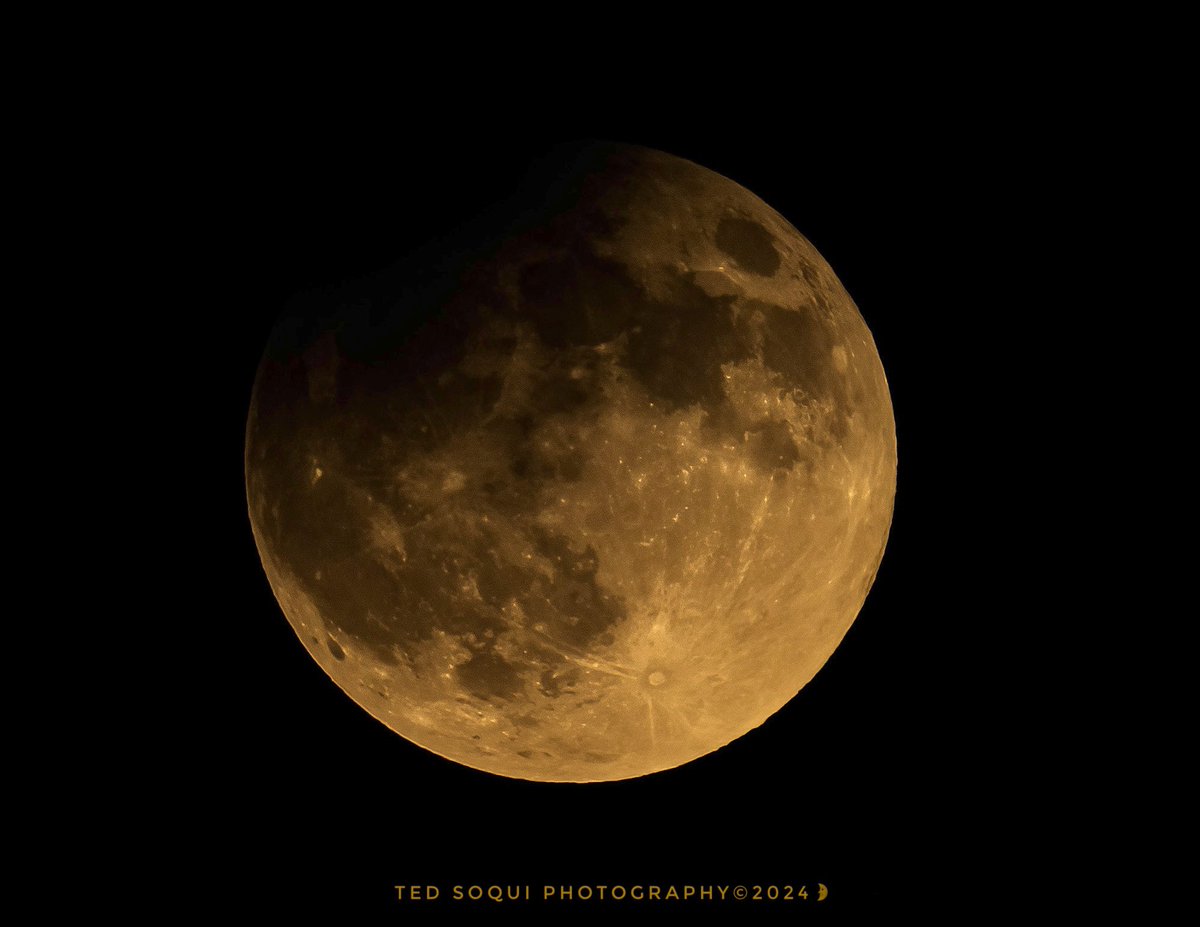 A supermoon and lunar eclipse happening in the skies above Los Angeles this evening. #lunareclipse #supermoon #moon