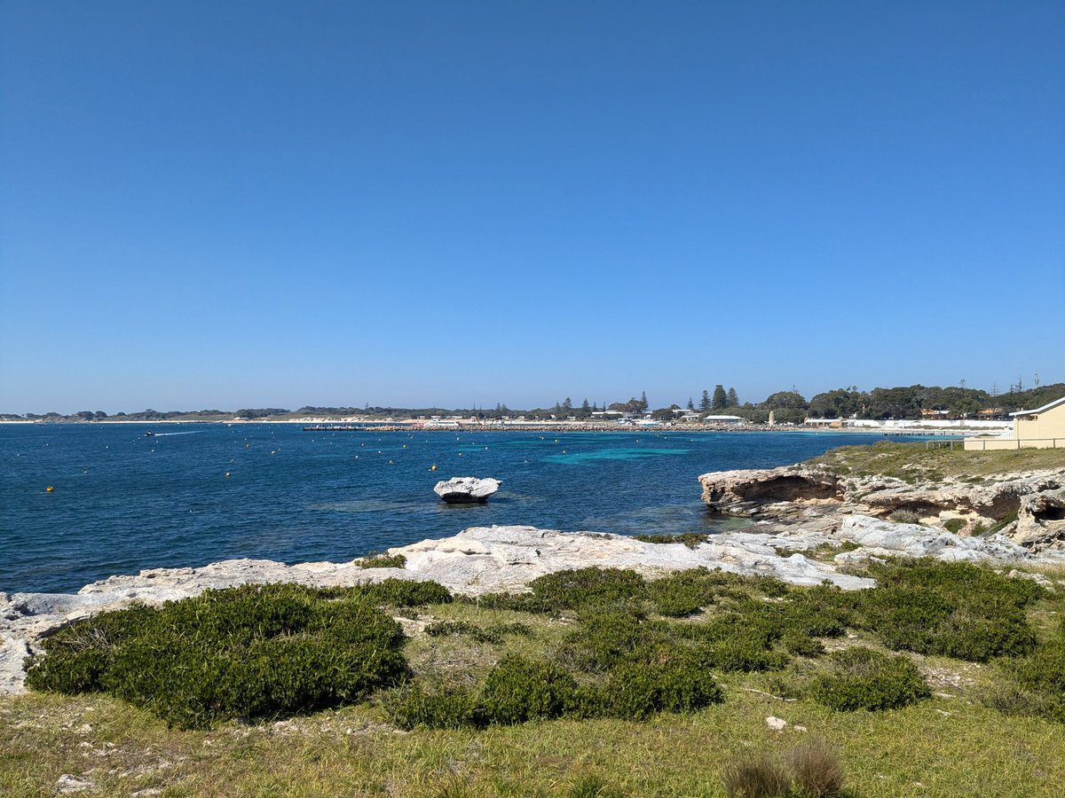 【 𝗭𝗲𝗲 】 tweet media