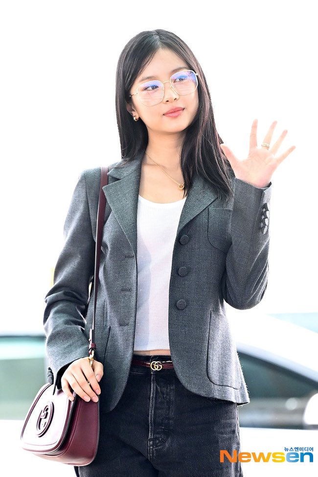 GXui6KlaAAAET_J?format=jpg&name=medium