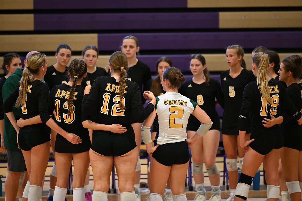 VBCoachWebster's tweet photo. Apex Varsity Volleyball defeats Holly Springs 3-0 (25-23, 25-23, 25-18) to finish the 1st round of SWAC play 6-1 and in 2nd place in the SWAC. https://t.co/BvOknyRnLy
