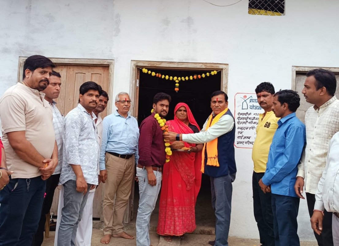 moonisansari's tweet photo. Beneficiaries of #MadhyaPradesh participated enthusiastically, in program of Hon’ble Prime Minister for release of operational guidelines of #PMAYUrban 2.0 &amp; inauguration of 4 lakh houses of the country

#SabkoAwasMP #HousingForAll #9YearsOfTransformingLives #MeraGharMeraAbhimaan https://t.co/1HUnPDHt0Y