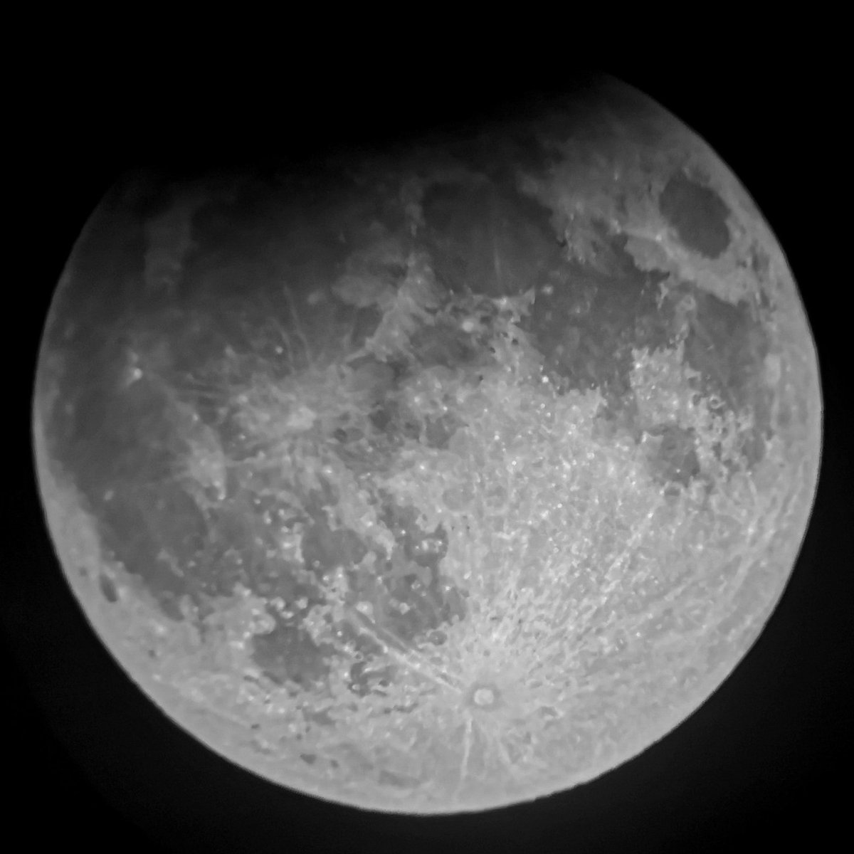#LookUp at tonight's cool partial lunar eclipse during the full Harvest Super #Moon! 

🔭🌕 Phonecam and telescope
