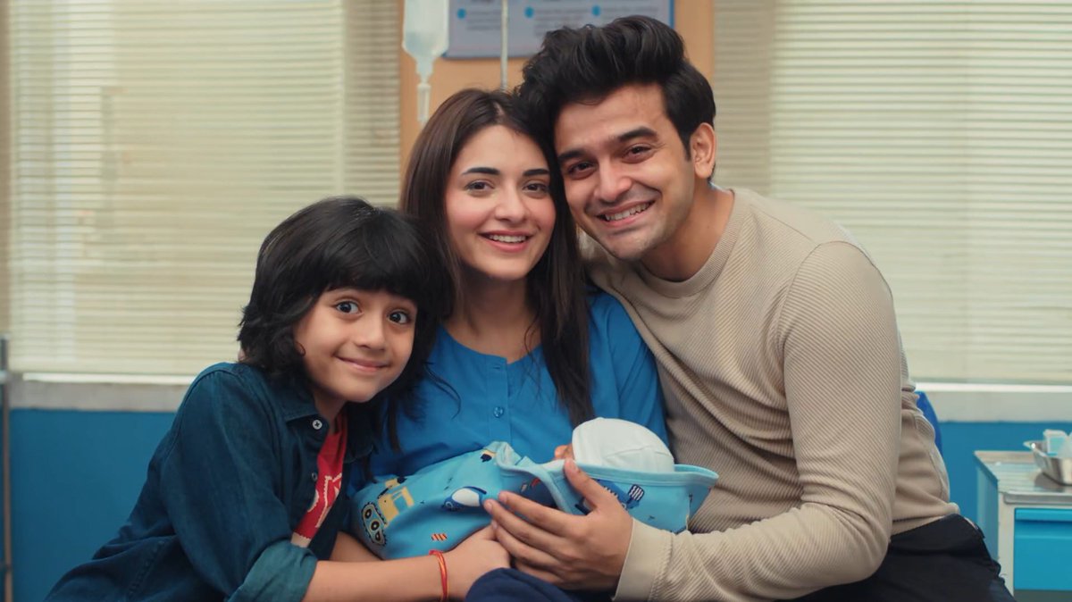 rasiyaax's tweet photo. Finally Arjun Bajwa you got what you you always wanted 🥹 your happy family 🥹

Mai khush hui ki tumhari chahatein puri hui 🥹🤍✨

Aaj tum ko yui khush dekh k dil ko sukoon milla 🥹🤍

#yehhaichahatein #pravishtmishra https://t.co/FHO1meFt5G