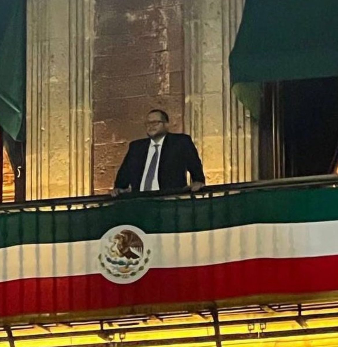 Cuando tienes a tu perro en la azotea...