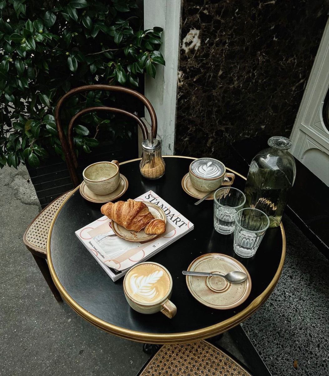 modernlilithh's tweet photo. wednesday ☕️🍂 https://t.co/tuuH9bTU1z