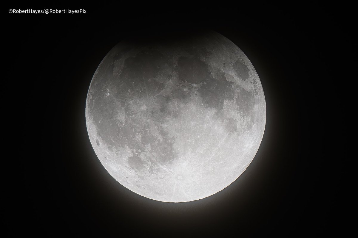 The Harvest Moon almost looks like it’s wearing a ball cap due to a partial Lunar Eclipse! Around 10:46pm, about 3.5% of the moon’s surface was obscured by Earth’s shadow. 

This has really been an exciting year for lunar related events! 🌕🖖🏼📸