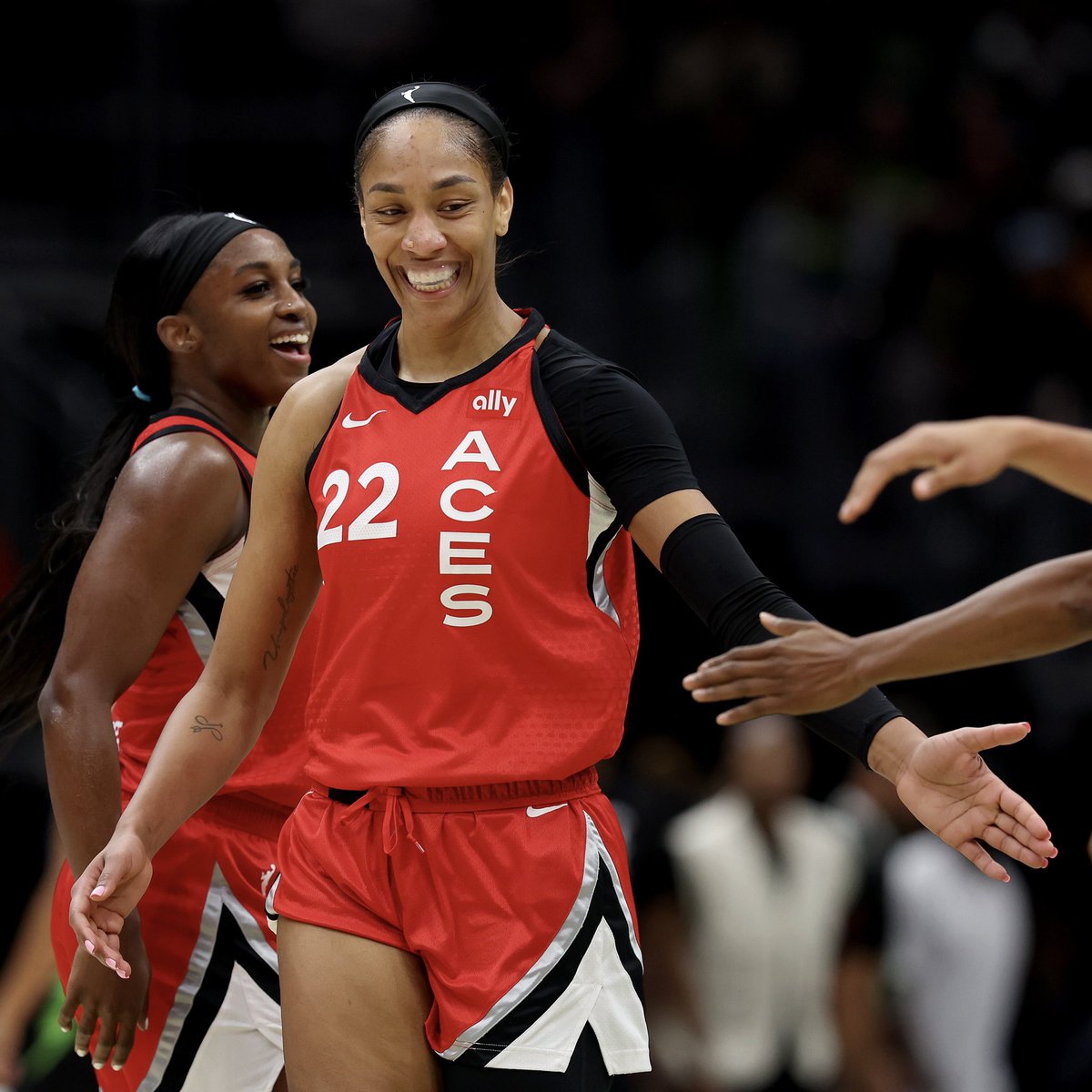 BleacherReport's tweet photo. A'ja Wilson has passed Angel Reese for most REB in a single season with 447+

She has now broken the WNBA single-season record for both PTS and REB IN ONE SEASON 🤯🔥 https://t.co/hPNtvYj1iY