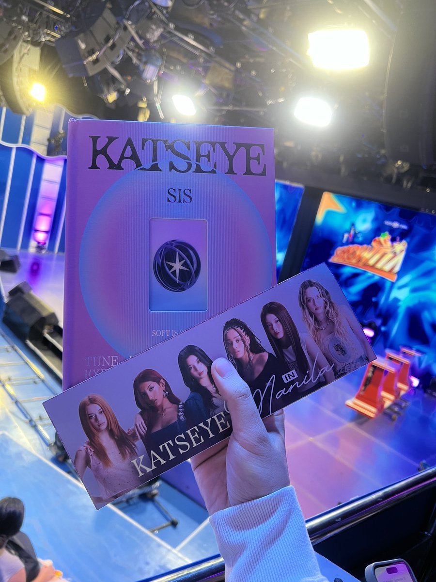 katseyeprio's tweet image. SEE YOU GIRLS 💖🌟

#ShowtimeWayboxWednesday
#KATSEYEonSHOWTIME