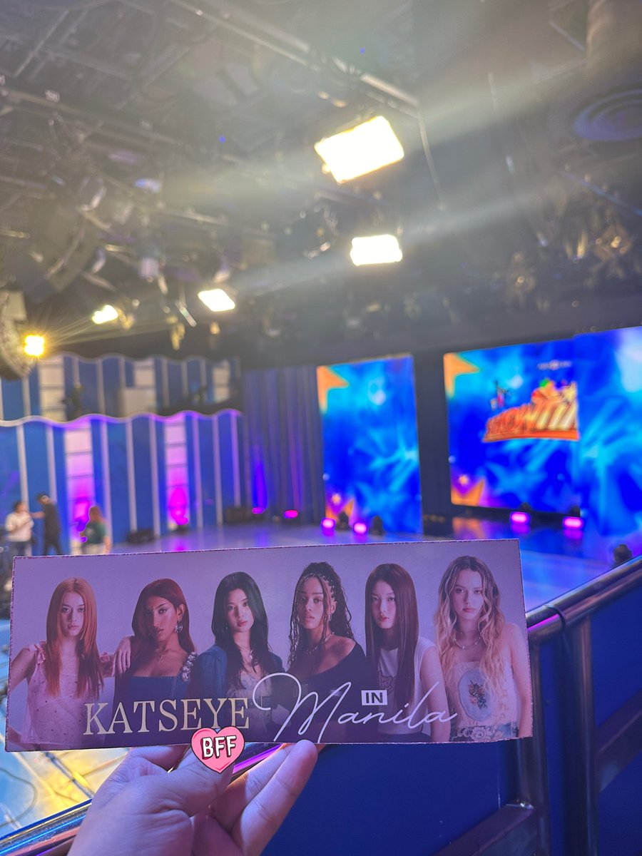 stakupop's tweet image. SEE YOU GIRLS!!!! 

#ShowtimeWayboxWednesday
#KATSEYEonSHOWTIME