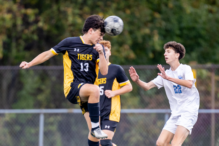 Tuesday's tightly contested matchup between the <a href="/NASoccer1968/">North Allegheny Boys Soccer (NABS)</a> JV team and <a href="/SVRaiderSoccer/">Seneca Valley Soccer</a> saw the visitors grab the late go-ahead goal and 2-1 win over the Tigers.

<a href="/NATigerAthletic/">NATigers</a> 
<a href="/SV_Sports/">Seneca Valley Sports</a>