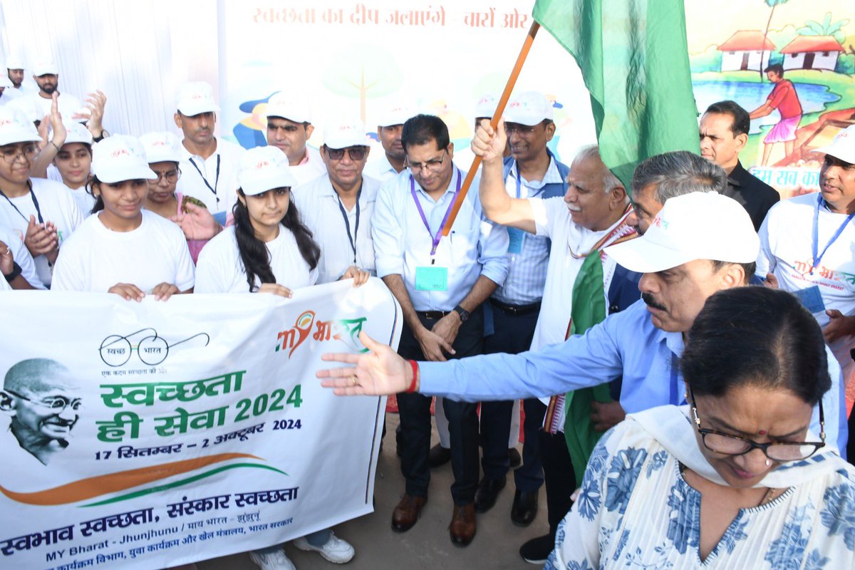 MYBharatHQ's tweet photo. Honourable @VPIndia along with @mlkhattar inaugrated Swacchta Hi Sewa- Ek Naya Sankalp programme @NykJhunjhunu . https://t.co/1oKd8VF47Z