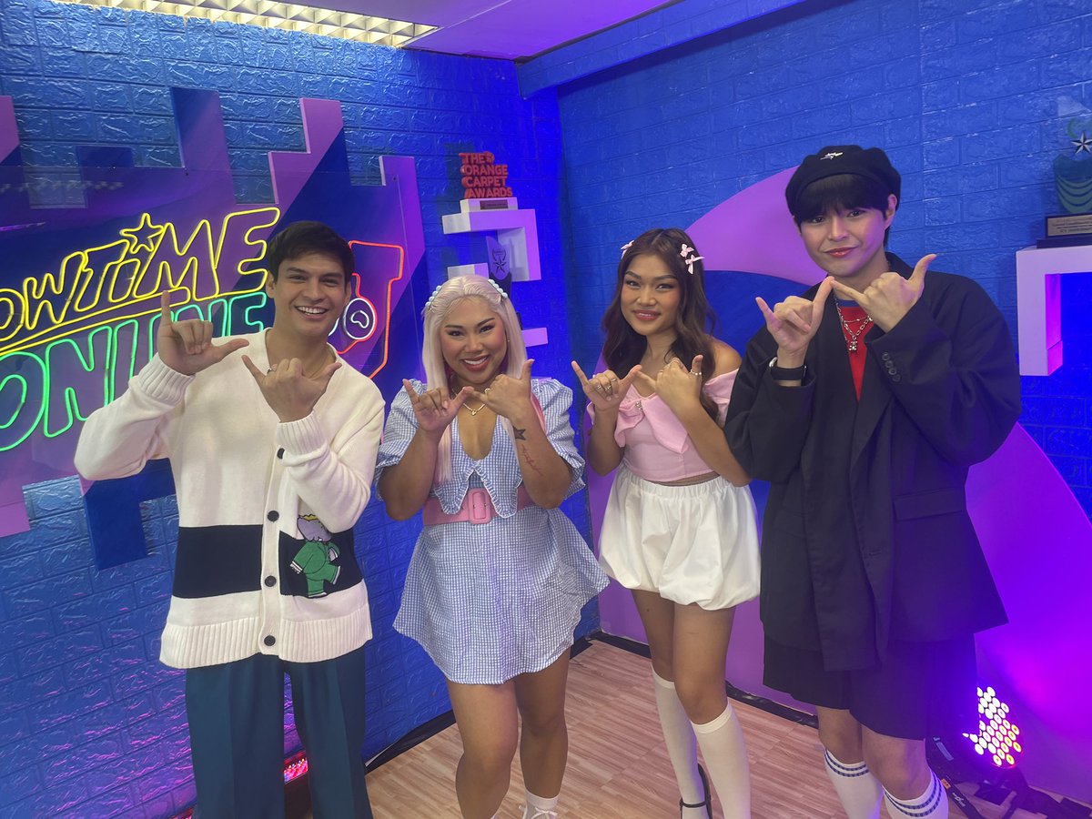 itsShowtimeNa's tweet image. ✨ Madlang Onliners! Handa na ba kayo para sa isa nanamang malupet na bonding experience? Tutok na sa Showtime Online Ü!

#ShowtimeWayboxWednesday
#KATSEYEonSHOWTIME

Watch us Live, Follow, and subscribe here: 
linktr.ee/itsshowtimena