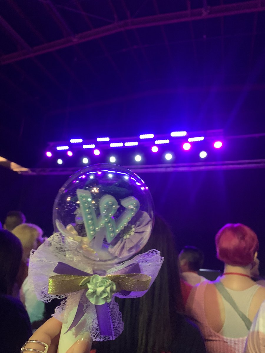 dungkly's tweet photo. thank you so much, weeekly 💛💚💜 https://t.co/GTwvGz45mU
