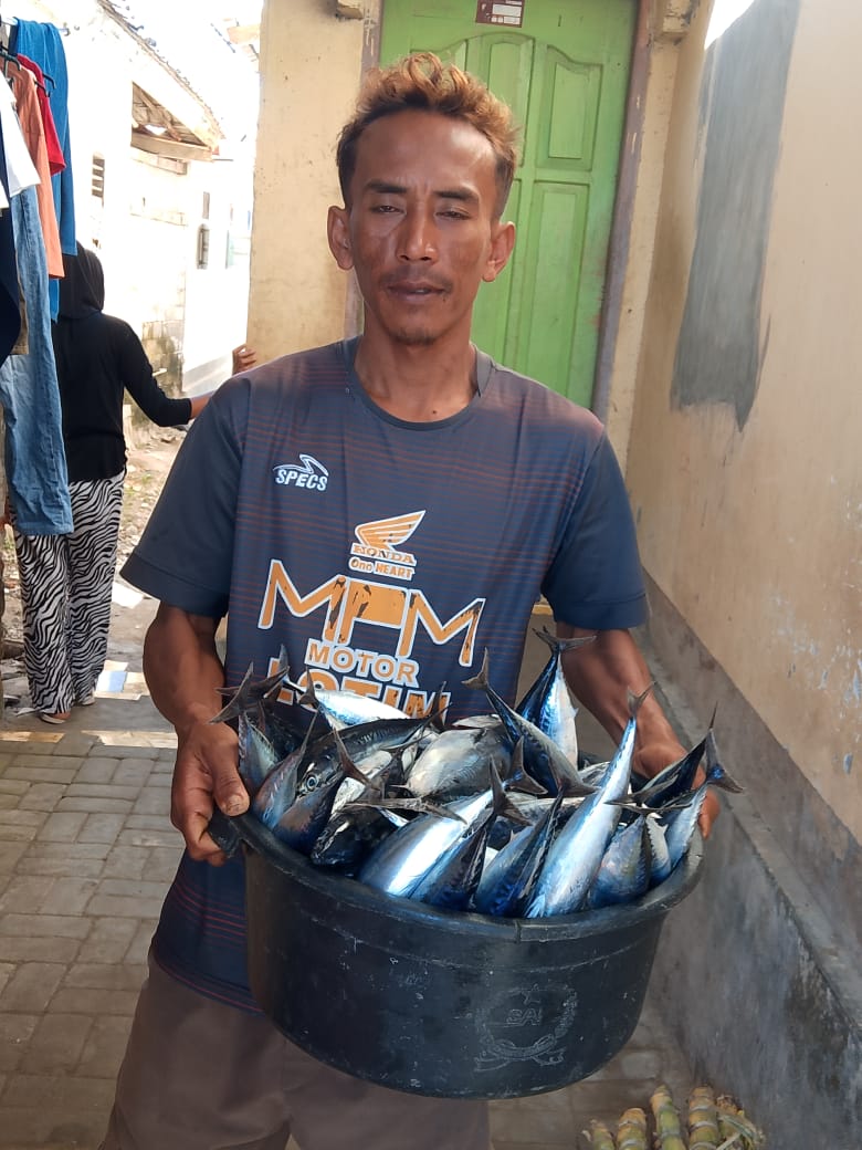 fitri1964's tweet photo. Rabo(18/9)Fitriah Luhkan Lotim kegitn monitoring hsil Tangkpn nelayan ats nama Kamarudin ds Lb haji  jenis ikan Tongkol alt tngkp Pncing ulur brat 20 Kg  hrg R20.000/kg #GiatLuhkanSatminkalGONDOL
#LuhLapor
#LomTim
@bppsdm_kp
@pusluh_bppsdm
@bppsdm_gondol
@Luhkan_Lotim
#produksi https://t.co/7MOy9Gx0DP