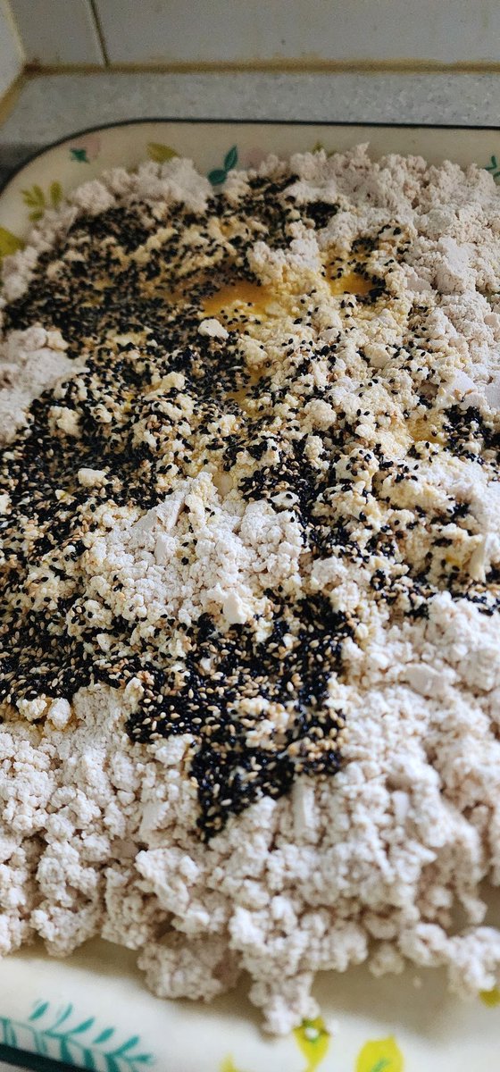 johnsenbil's tweet photo. 첫도전 두부과자
짭잘한데 아쉬운 무언가....

#두부과자 #베이킹 #baking #요리하는시디 #밀가루 #두부 #TuFu #tufusnack #sesami #짭잘 #salty https://t.co/frLj3Yto6k