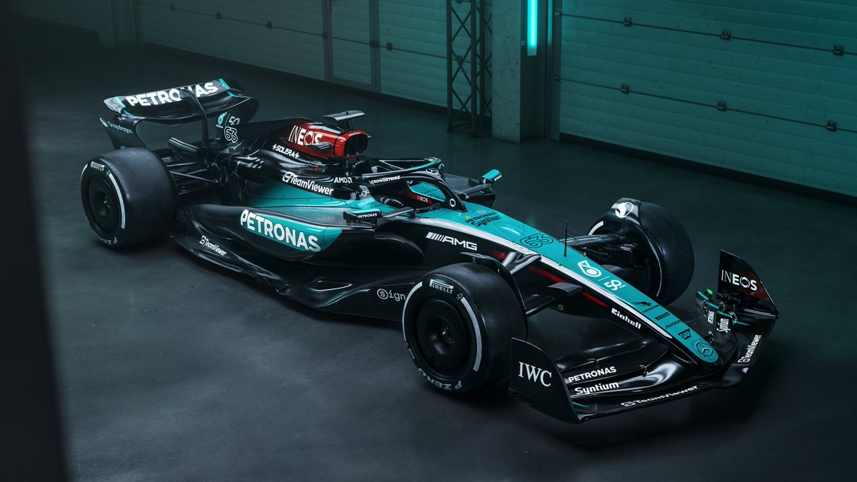 MercedesAMGF1's tweet image. Celebrating 50 years of @Petronas with a special livery for the Singapore GP! 💚🤩