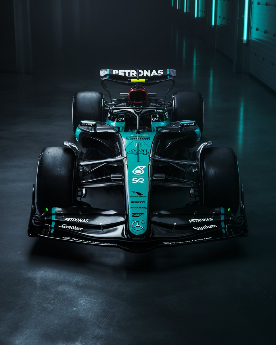 MercedesAMGF1's tweet image. Celebrating 50 years of @Petronas with a special livery for the Singapore GP! 💚🤩