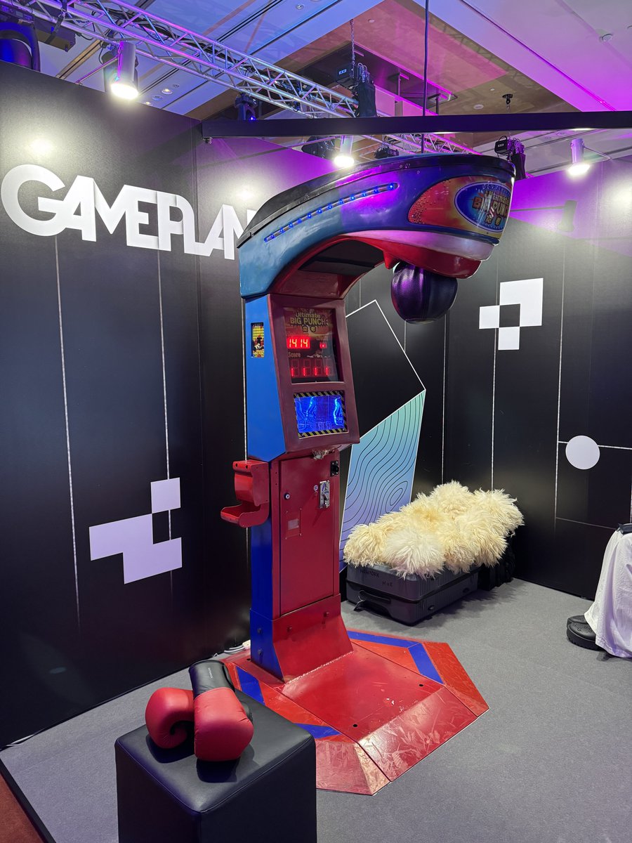 Forget the crypto talk—just punch and win a papakha 🔥 

#Token2049