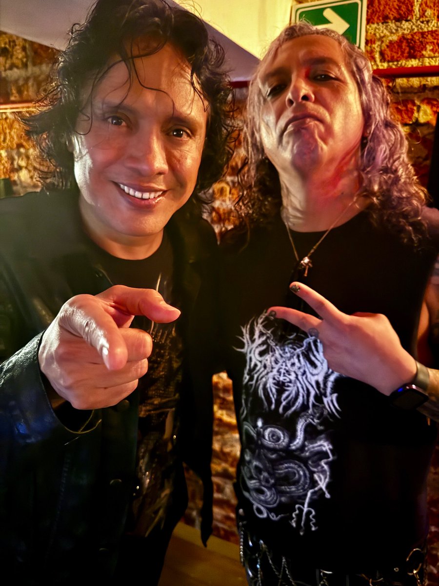 SociedadCapitol's tweet image. en la conferencia del #chidofest 🤘🩸💀jálense raza, va a ponerse prro el roooooockkkk 😛

#puropinchesociedadcapitol