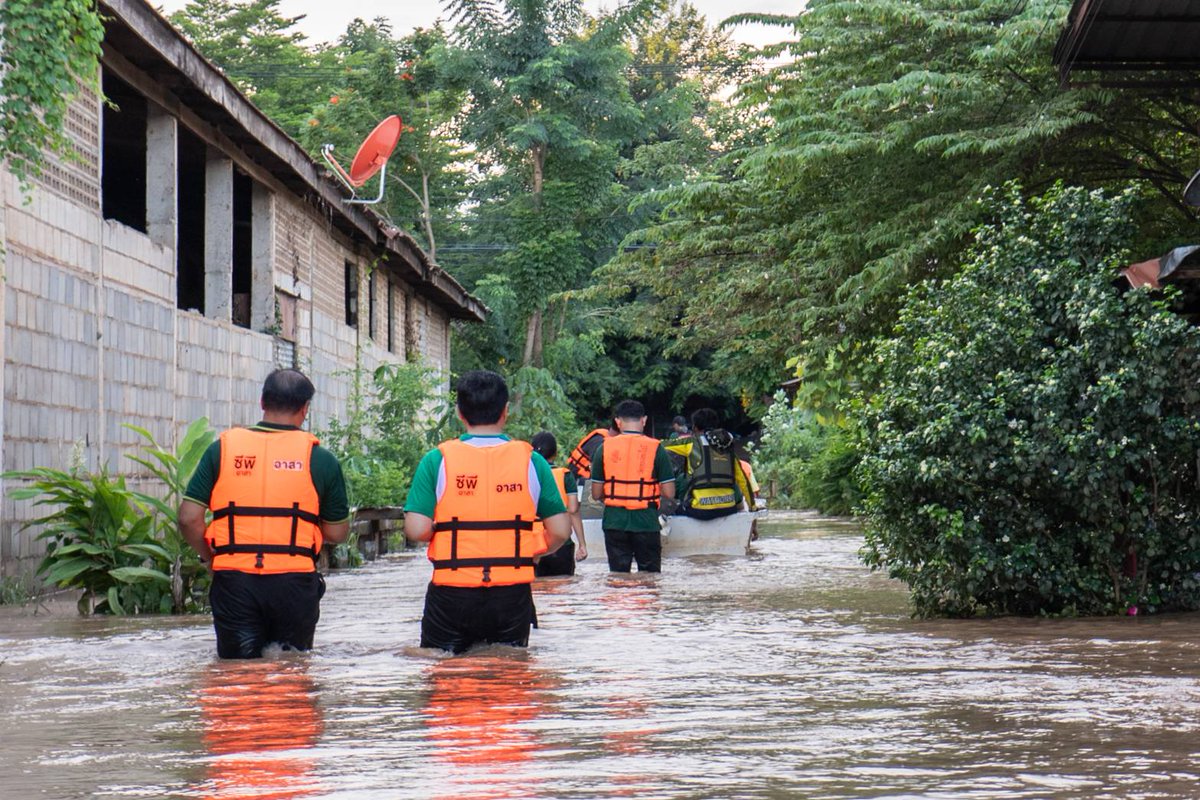 cpland_official's tweet image. CP  LAND ร่วมเป็นส่วนหนึ่งกับ เครือ CP ส่งน้ำดื่มแทนน้ำใจ สู้ภัยน้ำท่วมภาคเหนือที่จังหวัดสุโขทัย 

CP LAND และบริษัทในเครือ ขอส่งกำลังใจแก่ผู้ประสบภัย และเจ้าหน้าที่ผู้ปฏิบัติงาน และหวังเป็นอย่างยิ่งว่าสถานการณ์น้ำท่วมนี้จะคลี่คลายและกลับสู่ภาวะปกติโดยเร็ว

 #CPLAND