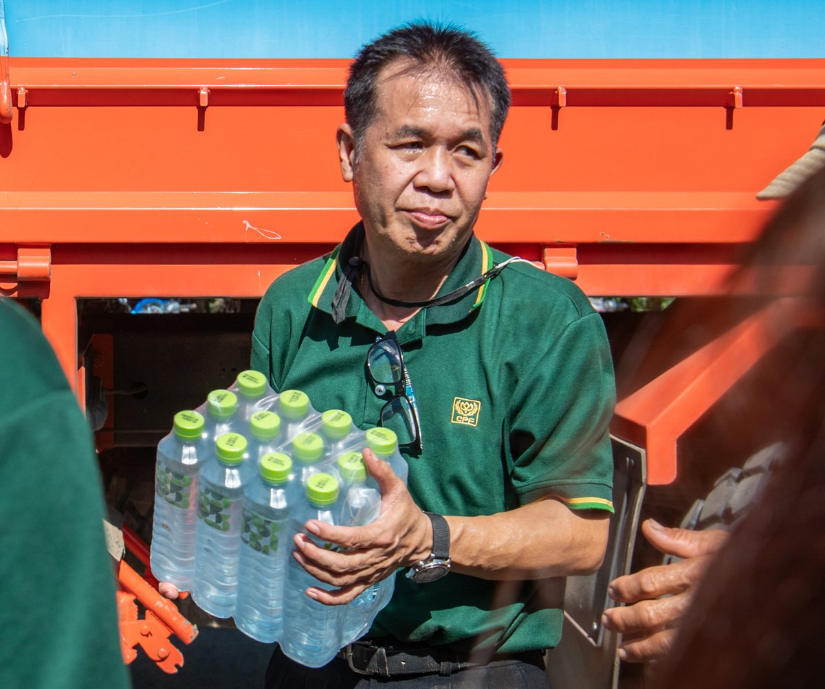 cpland_official's tweet image. CP  LAND ร่วมเป็นส่วนหนึ่งกับ เครือ CP ส่งน้ำดื่มแทนน้ำใจ สู้ภัยน้ำท่วมภาคเหนือที่จังหวัดสุโขทัย 

CP LAND และบริษัทในเครือ ขอส่งกำลังใจแก่ผู้ประสบภัย และเจ้าหน้าที่ผู้ปฏิบัติงาน และหวังเป็นอย่างยิ่งว่าสถานการณ์น้ำท่วมนี้จะคลี่คลายและกลับสู่ภาวะปกติโดยเร็ว

 #CPLAND