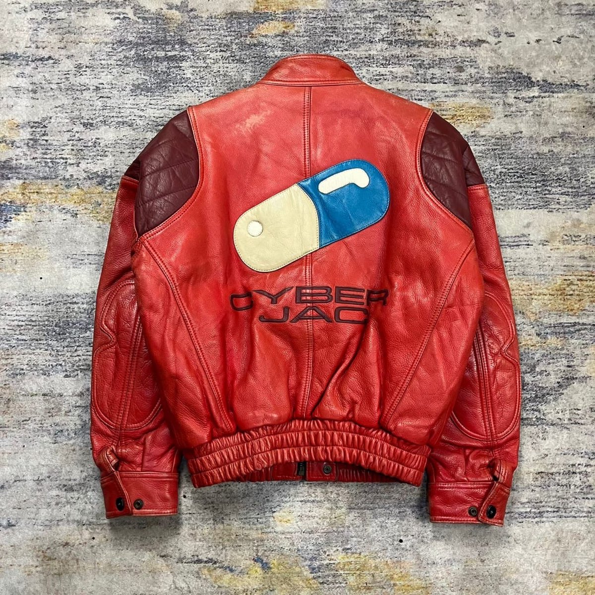 Wishlist sekarang dapet yohji yamamoto leather jacket Aw 91/92 . 
Ngimpi aja dulu ,,,
Kadoya x akira pill cyber jac juga berawal dari wishlist setelah liat last sold out di market place ✨⚡️🙏🏽🚀

#kadoya #akira #cyberjac #yohjiyamamoto #archive #archivefashion