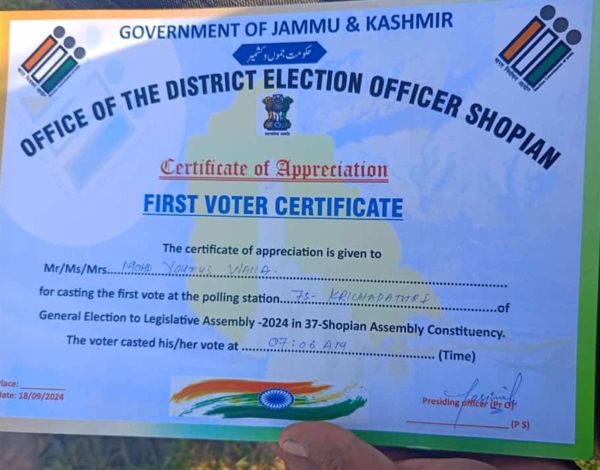 bdo_shopian's tweet photo. Voting underway for 37_Shopian constituency at different polling stations of Block Keller..
First voter being awarded &amp;planted a tree too...

#festiveofdemocracy

@listenshahid 
@diprjk
@dmshopian https://t.co/dSBt4DGYCy