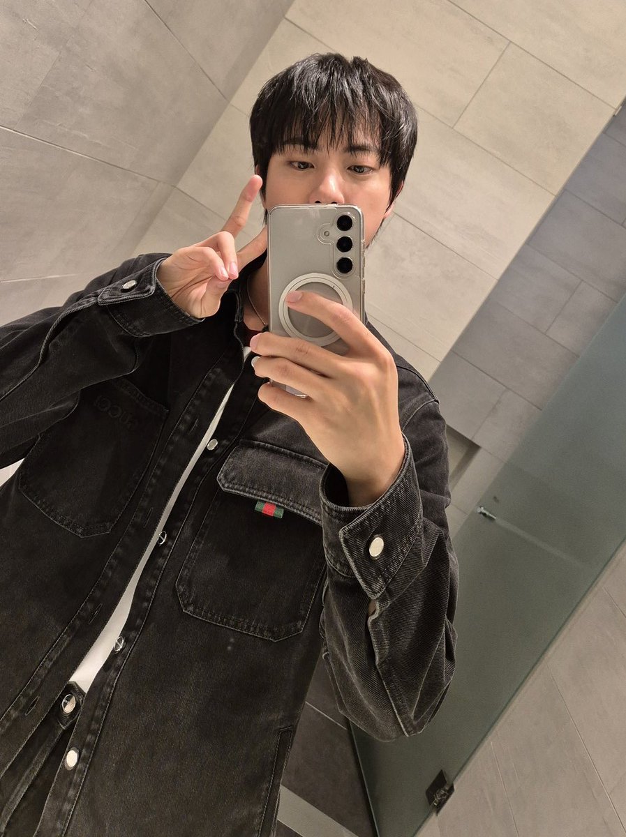 las chicas cuando kim seokjin😭🩷💕💓💕💞💓💗💖💘💝💘💘