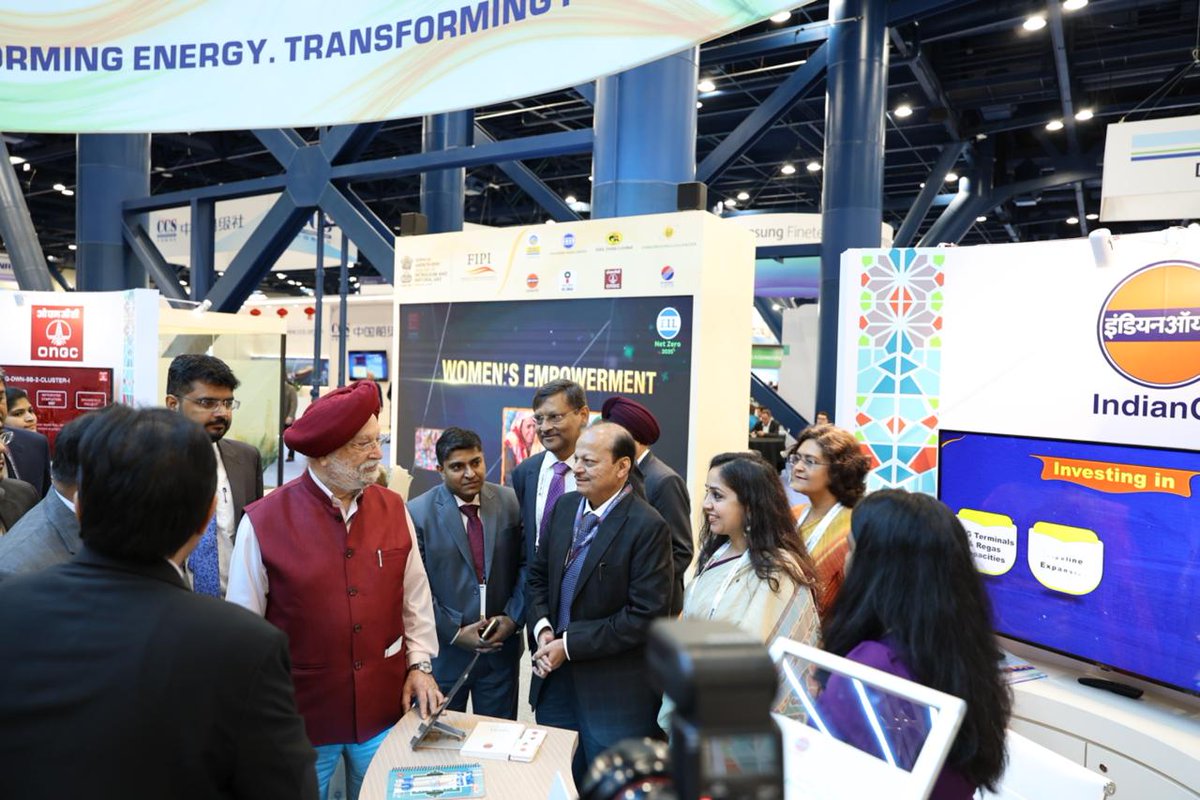 Honoured to have Hon'ble Minister <a href="/HardeepSPuri/">Hardeep Singh Puri</a> visit the #IndianOil stall, part of the India Pavillion at <a href="/GastechEvent/">Gastech Exhibition & Conference</a>, and interact with Team IndianOil. The Pavillion proudly showcases innovations in India's gas sector and clean energy that is fuelling the country's green