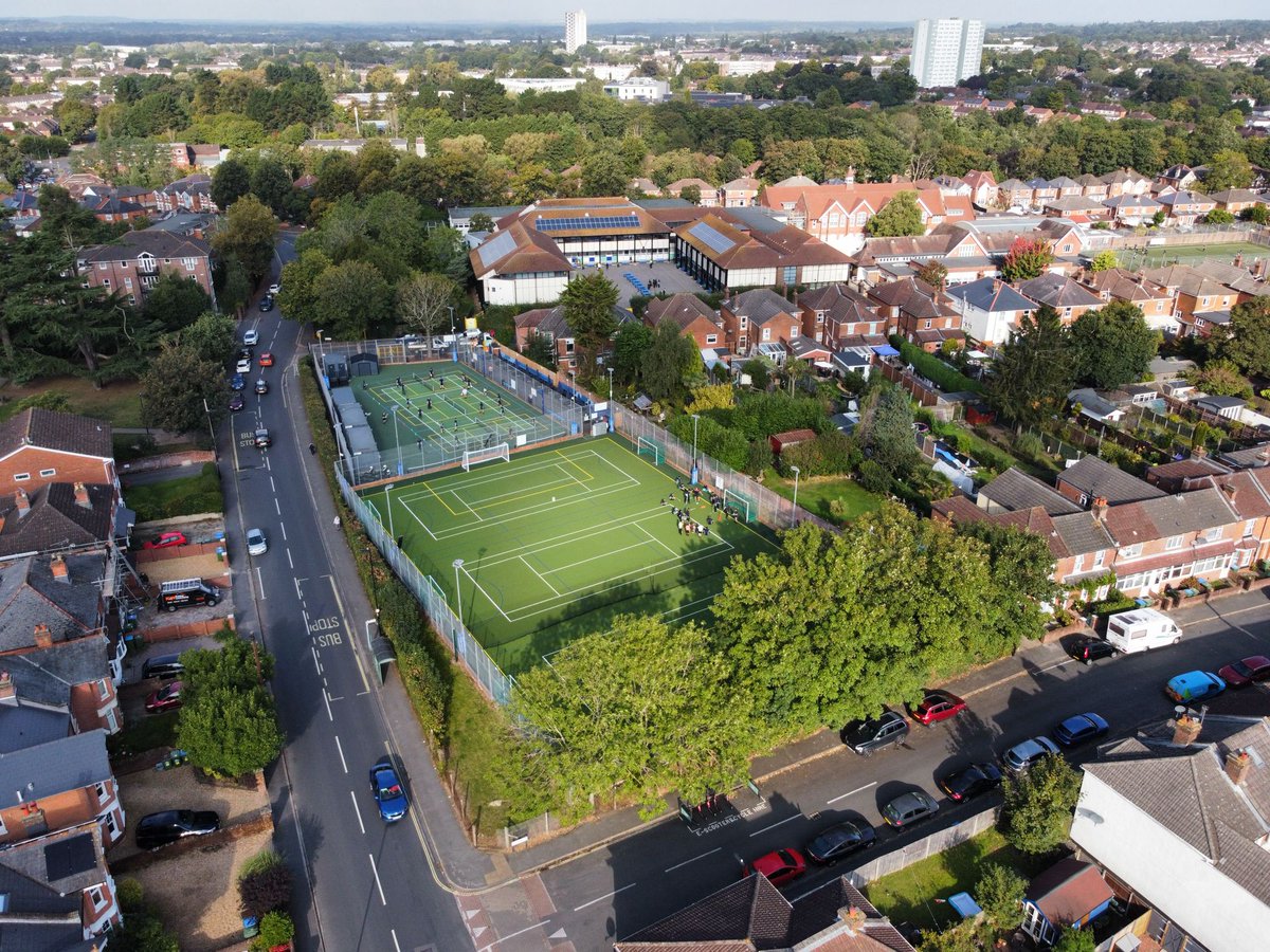 Perfect weather this morning for the first of 2 days of filming at Regents Park Community College in Southampton: buff.ly/3XNlxA6