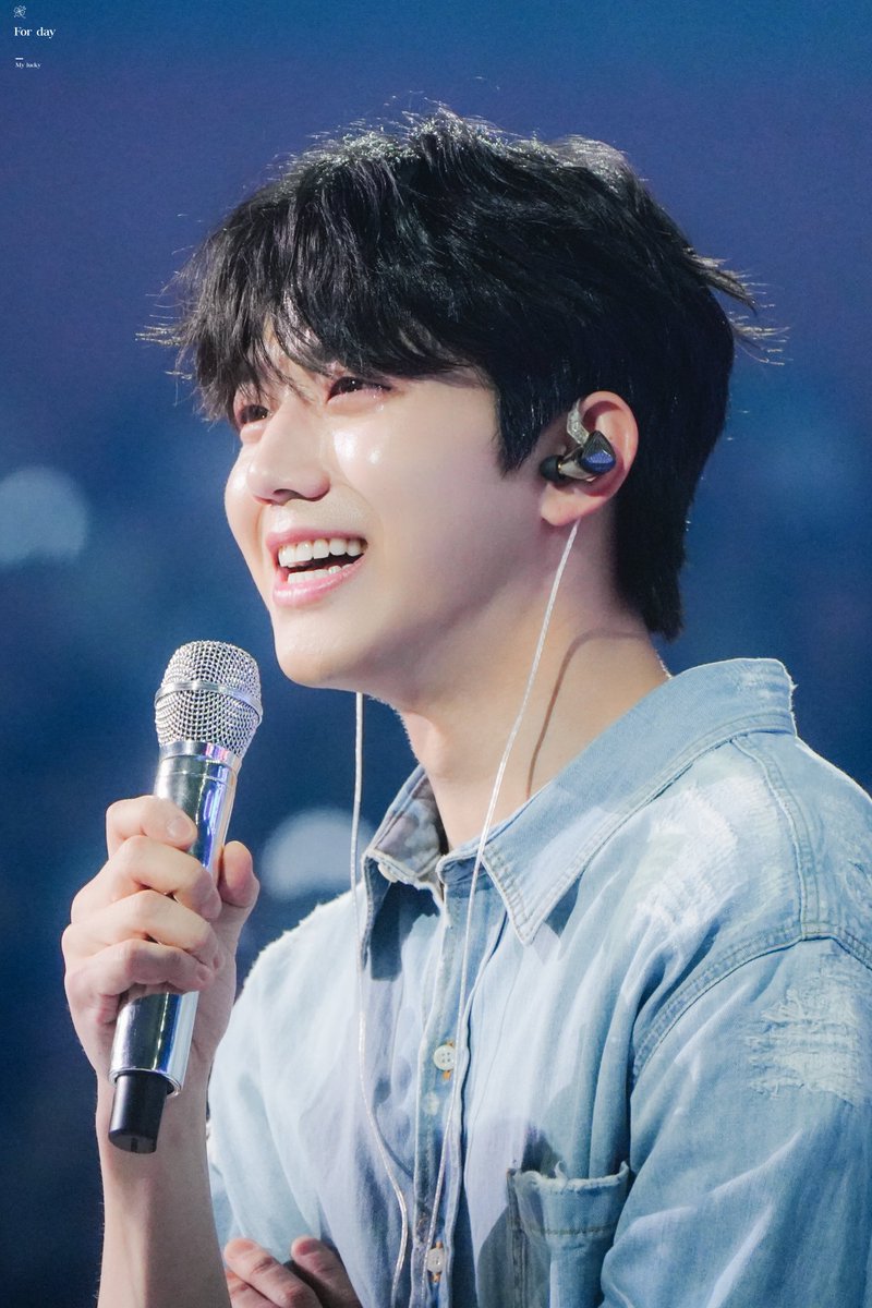 그대에게 줄께요 나의 모든 사랑을
세상에서 오직 하나뿐인 당신을 위해서

#데이식스 #도운 #윤도운 #DOWOON #DAY6 <a href="/day6official/">DAY6</a>