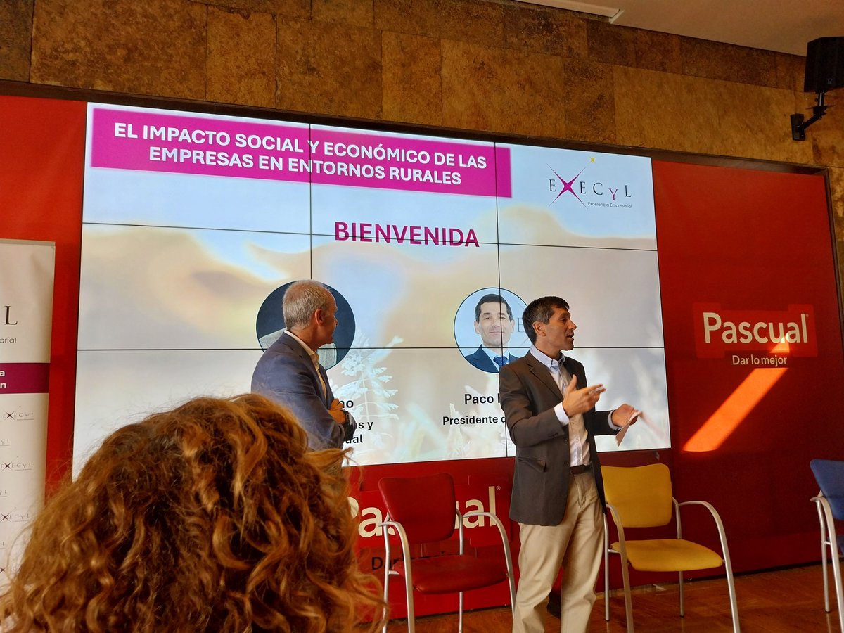 penchoha's tweet image. Hoy acompañando a la comisión de sostenibilidad de @execyl en el auditorio de @Pascual en Aranda.