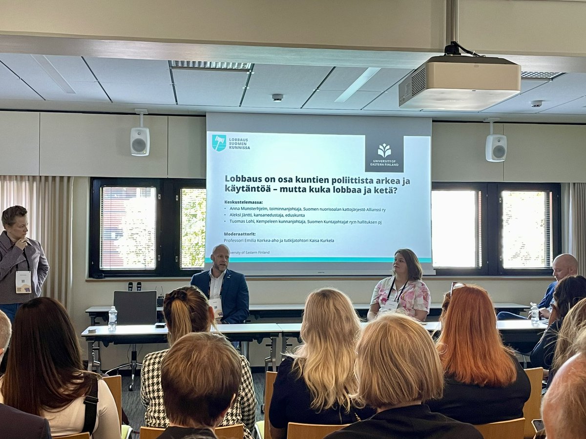 Kuntamarkkinoilla mielenkiintoinen paneelikeskustelu lobbaamisesta kunnissa; kuka lobbaa ja ketä? @EmiliaKorkeaaho <a href="/KaisaAnneriina/">Kaisa Kurkela</a> <a href="/AleksiJantti/">Aleksi Jäntti</a> <a href="/tuomas_lohi/">Tuomas Lohi</a> ja Anna Munsterhjelm <a href="/Kuntaliitto/">Kuntaliitto | Kommunförbundet</a> <a href="/Kuntamarkkinat/">Kuntamarkkinat</a>